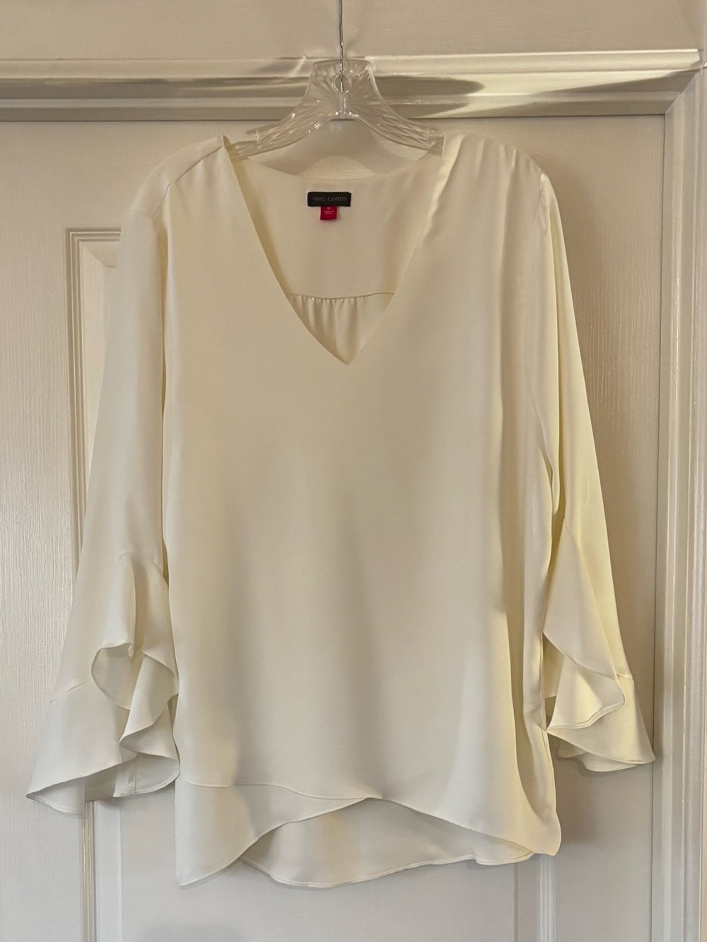 Vince Camuto long sleeves v-neck top size XL